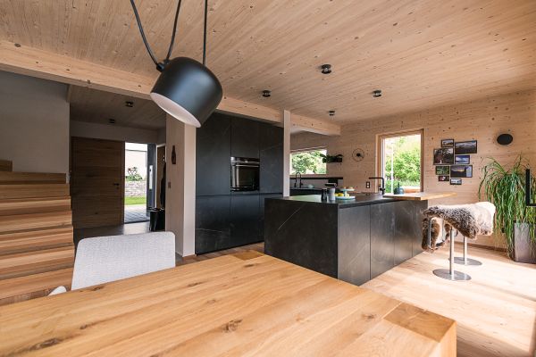 massivholzbau, massivholz, thoma holz100, neubau, einfamilienhaus, efh, thoma holz100 wohnraum