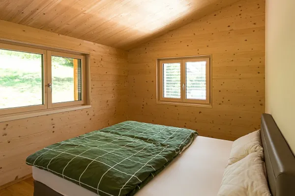 massivholzbau, massivholz, holz100, neubau, einfamilienhaus, efh, thoma, holzhaus, schlafzimmer, holzboden